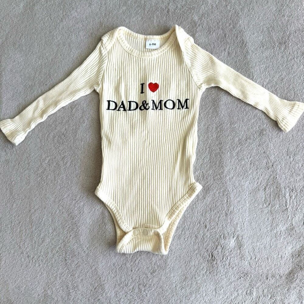 Fiomva Baby “I Love Dad & Mom” Long sleeved One piece Bodysuit